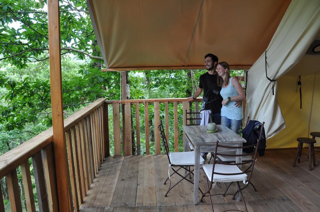 Camping Glamping Terre Rouge Otel Villecomtal Oda fotoğraf